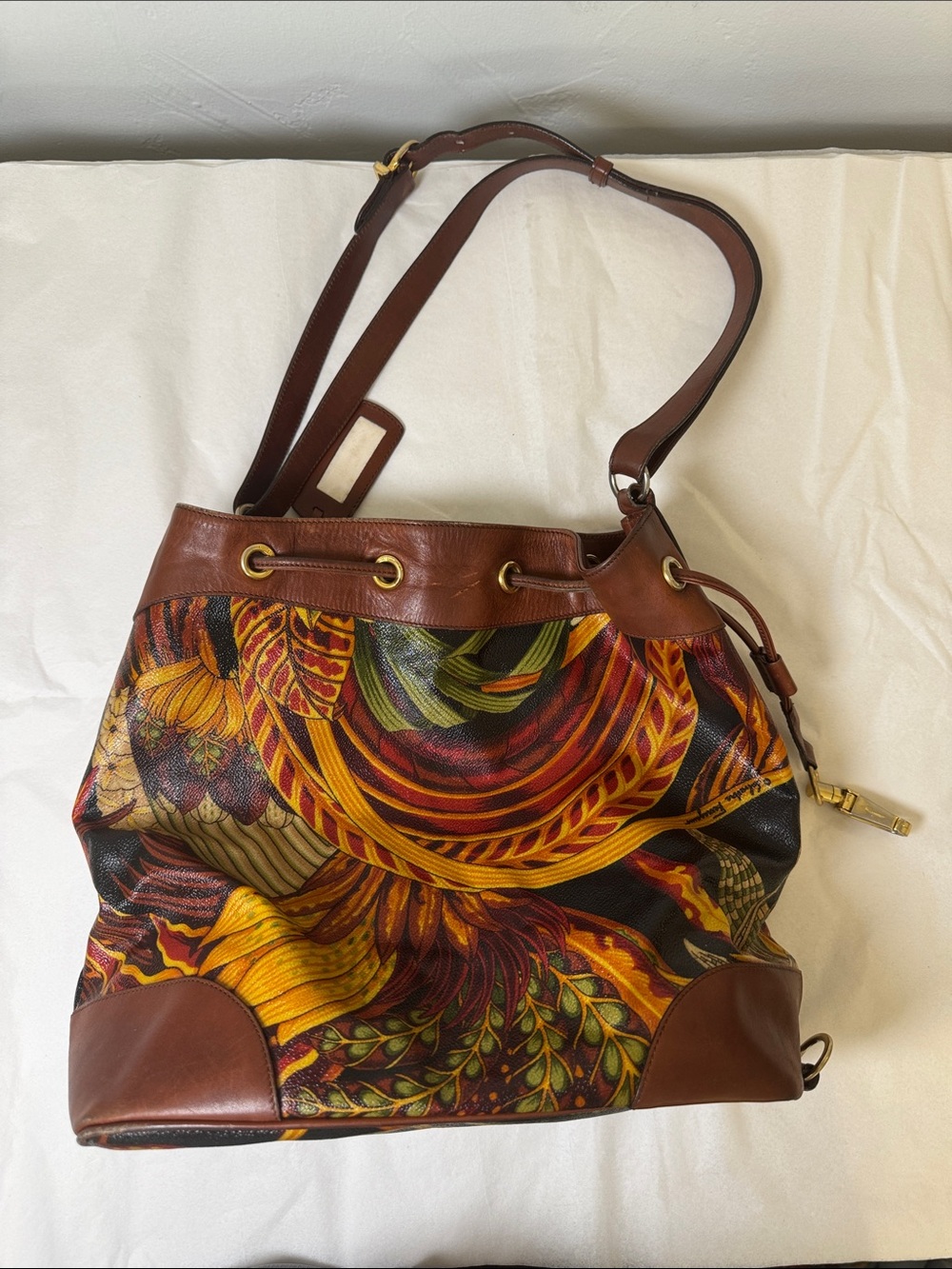 Salvatore Ferragamo tropical flower print gold hardware drawstring bag - Picture 2 of 15